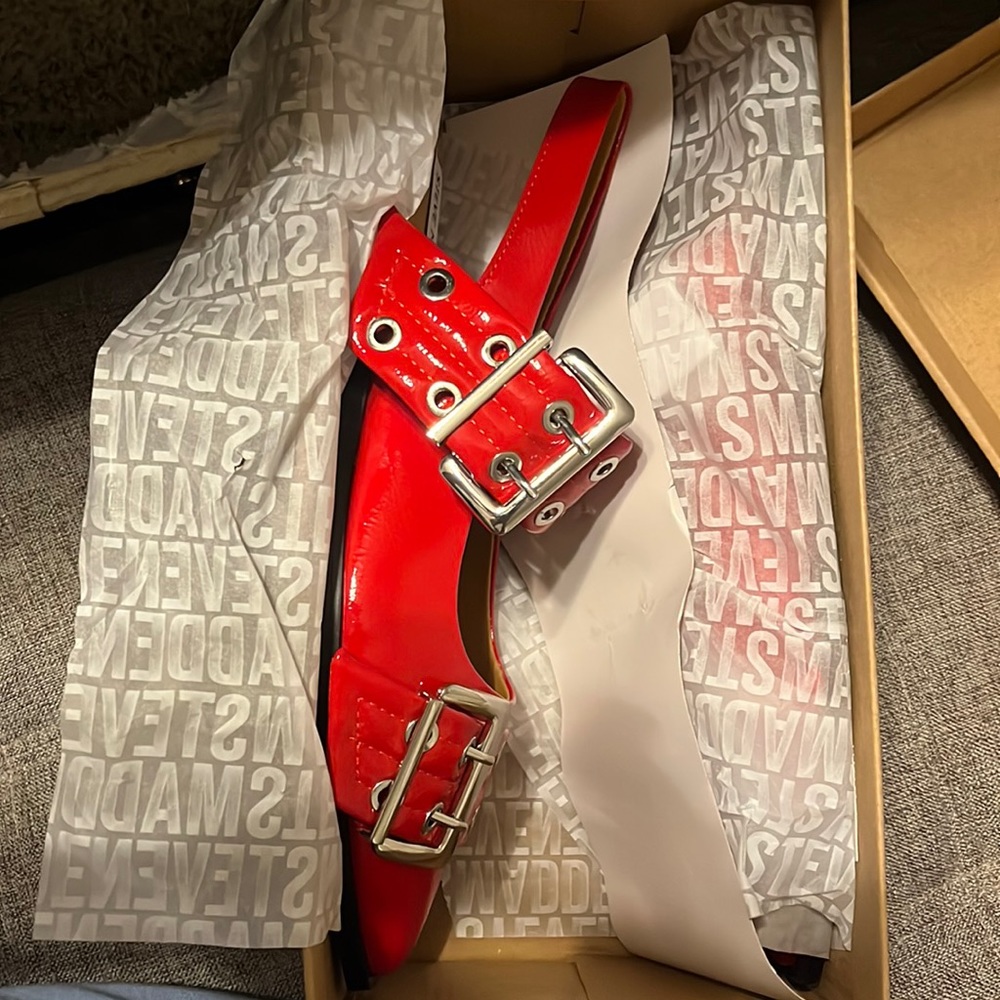 Brand new Steve Madden GRAYA